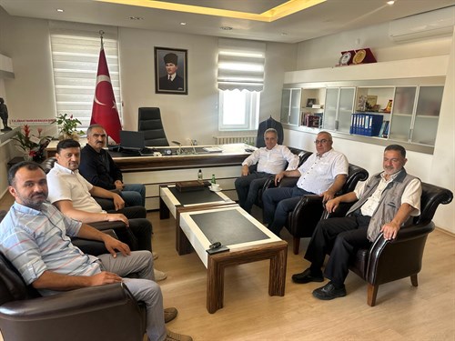 19 Mayıs Kültür ve Dayanışma Derneği Başkanı Mehmet Ali ORTA ve Yönetim Kurulu üyelerinden Sayın Kaymakamımız Haluk ŞİMŞEK'e ziyaret.
