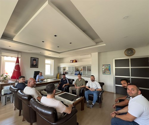 19 Mayıs Akademi Spor Kulübü Başkanı ve Yönetim Kurulu üyelerinden Sayın Kaymakamımız Haluk Şimşek'e ziyaret.